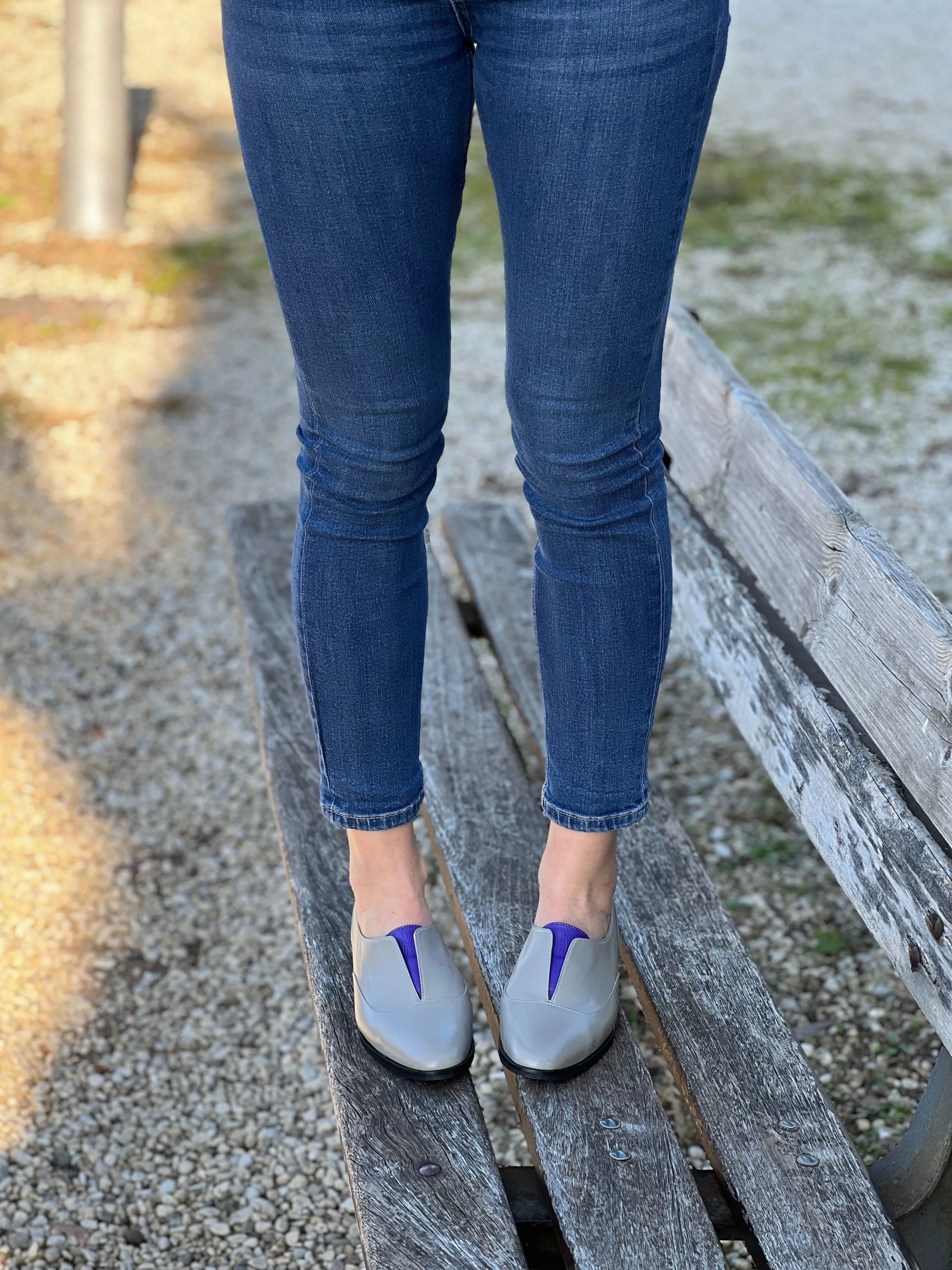 Hippo Grey slip on in pelle grigia e viola artigianale toscana