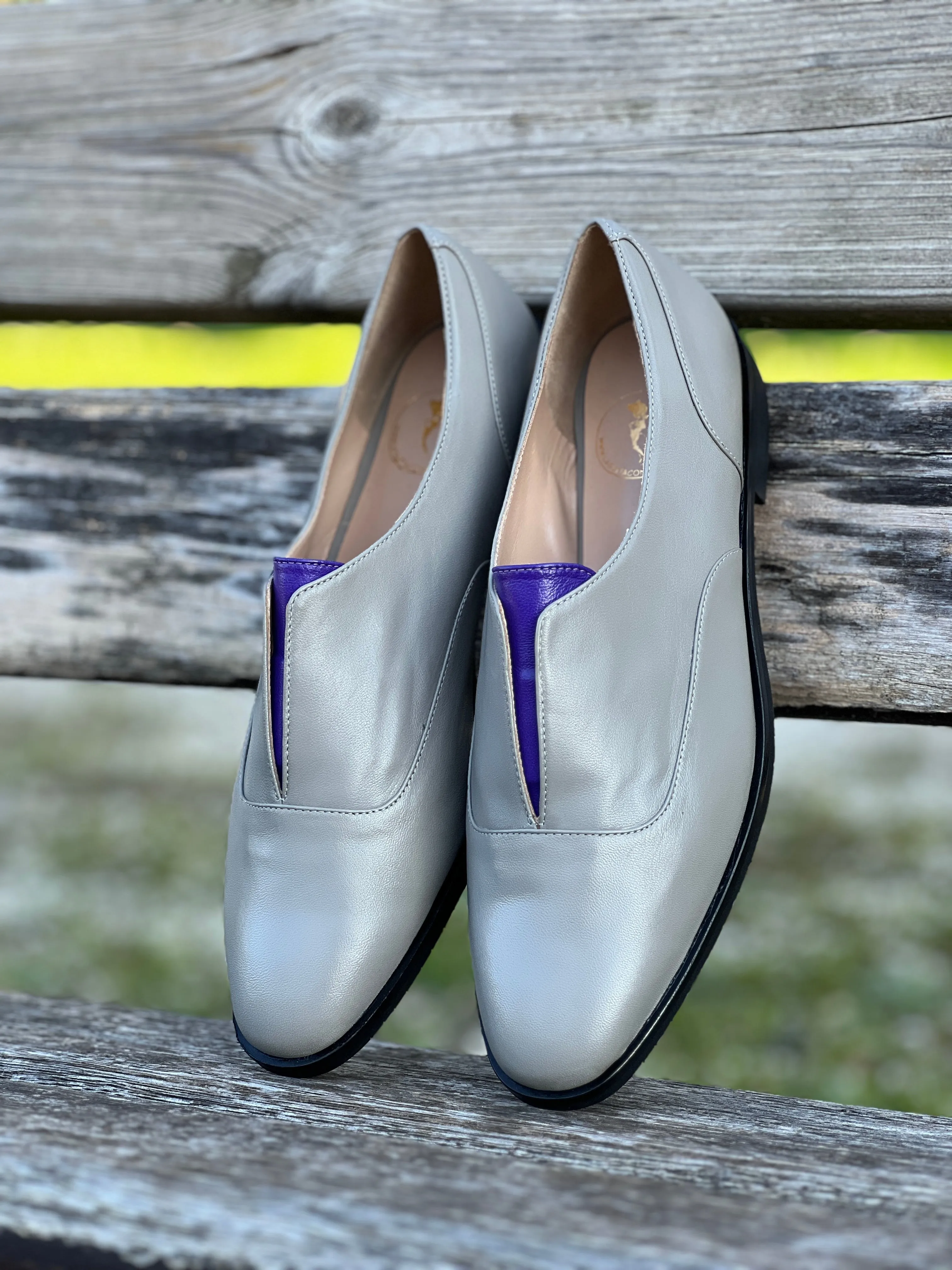 Hippo Grey slip on in pelle grigia e viola artigianale toscana